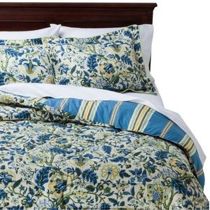 Waverly Imperial Dress Queen bedding